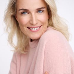 ANNETTE R.